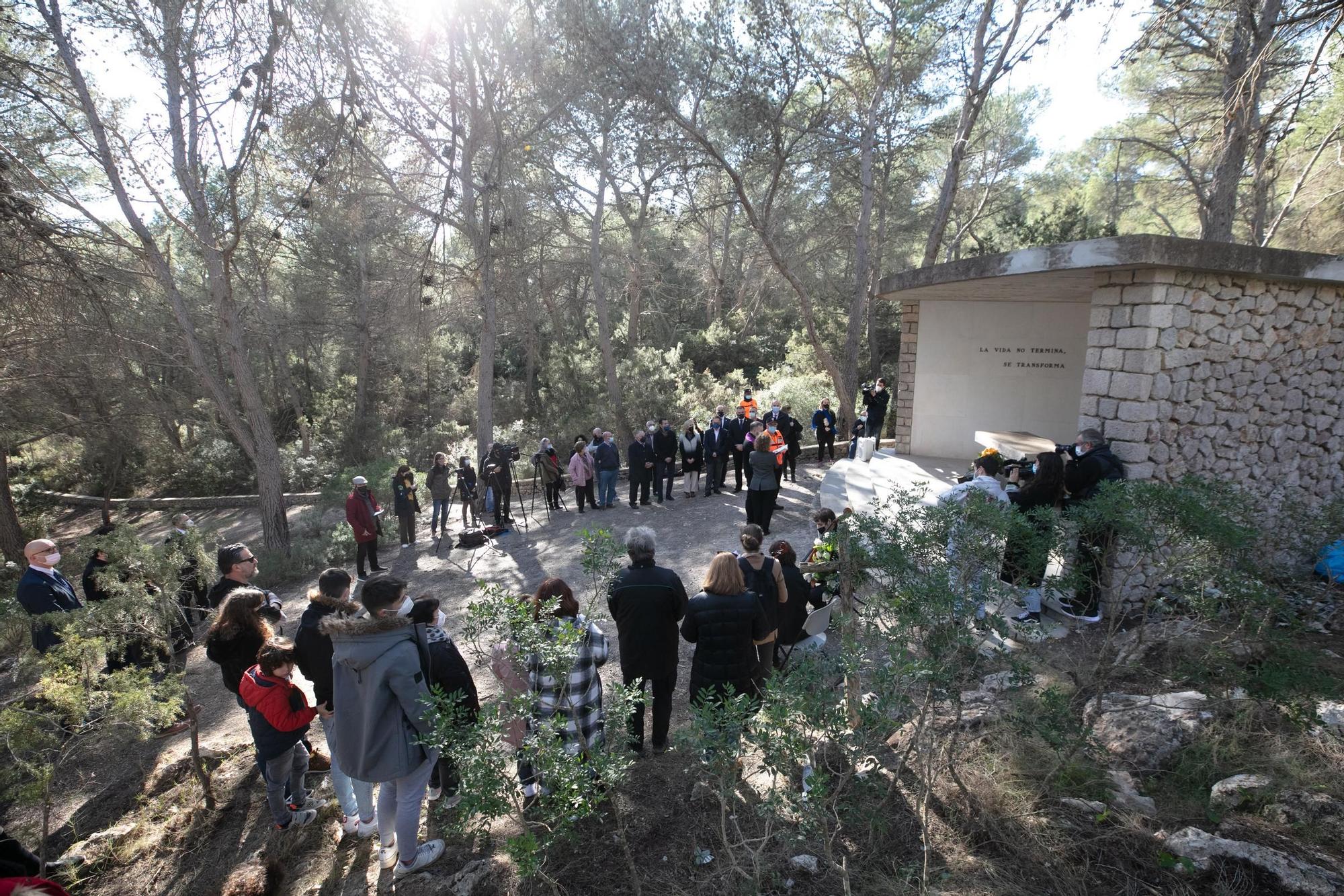 Homenaje a las víctimas del accidente aéreo de ses Roques Altes