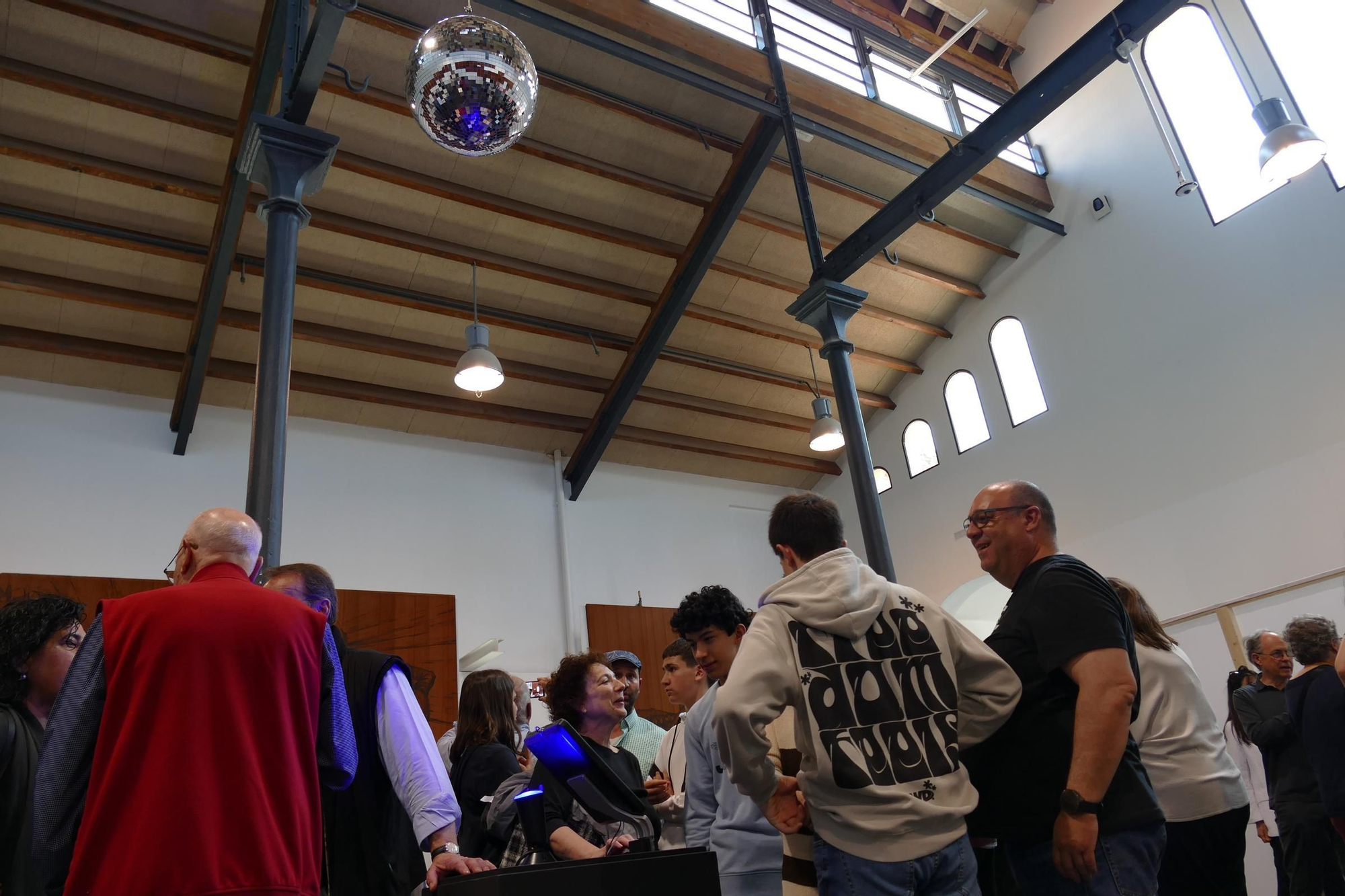 Dues exposicions, un programa de ràdio i el dia de la dansa animen el matí del dissabte de Santa Creu