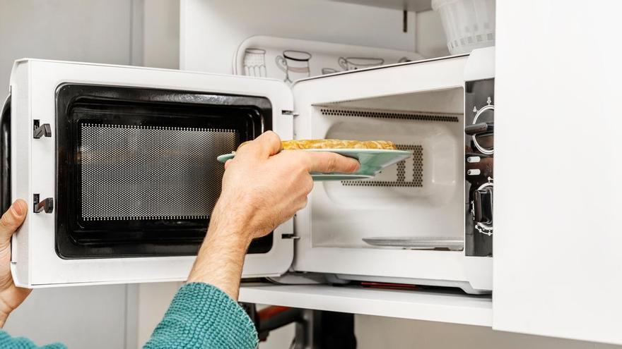 El botón secreto del microondas que te permite hacer una tortilla en solo dos minutos