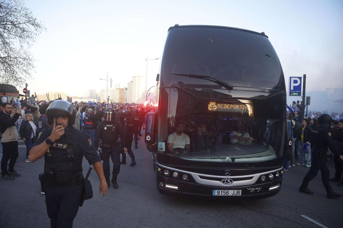 Así fue el recibimiento al Deportivo antes del partido ante el Zaragoza