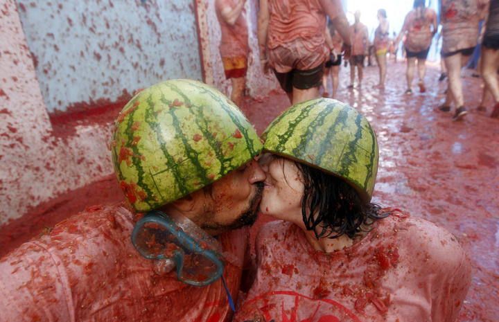 BATALLA DE TOMATAZOS CON M?S "MUNICI?N" DE LA HISTORIA DE BU?OL