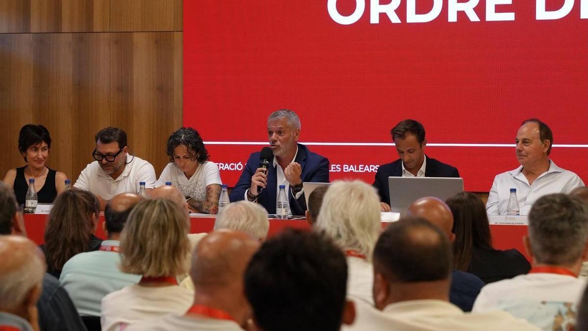 El presidente Jordi Horrach habla en el transcurso de la asamblea celebrada el viernes.