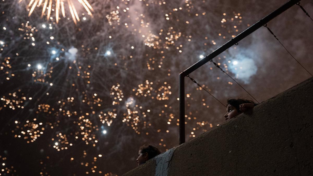 El riesgo de incendios lleva a la cancelación de cientos de fuegos artificiales en localidades de toda España