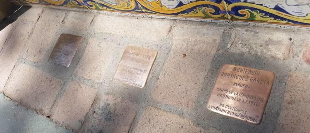«Piedras por la memoria» que homenajean a los tres vecinos de Requena asesinados en Mauthausen.