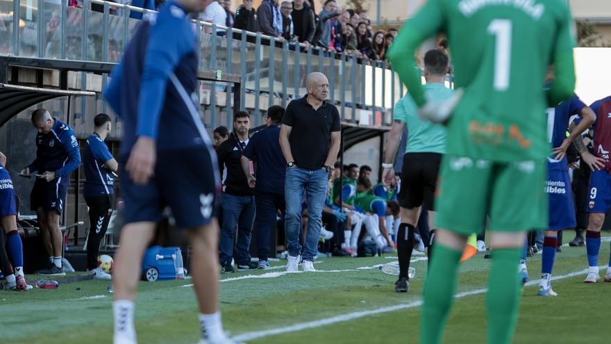 Claudio Barragán, entrenador del Eldense: &quot;Hemos conseguido conectar con la afición&quot;