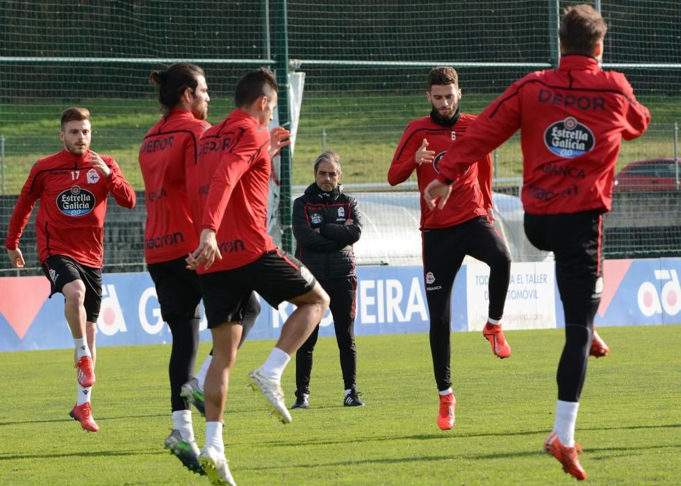 El preparador deportivista, Natxo González, ha facilitado la convocatoria del equipo coruñés tras el entrenamiento de esta mañana.