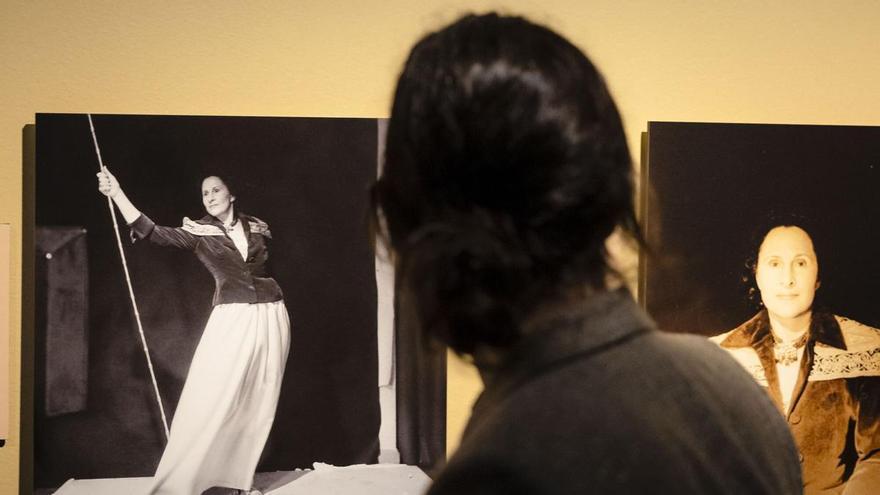 Vídeo | El castell de Púbol explora la relació entre Salvador Dalí i el fotògraf Horst en una exposició temporal