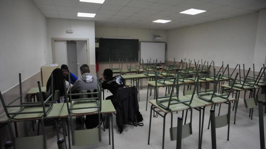 Educación quiere a todo el profesorado de 2º de bachillerato en los centros a partir del lunes