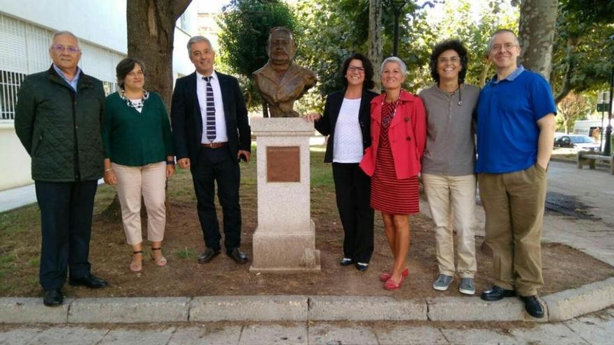 Valentín García (terceiro pola esquerda) na xuntaza coa Escola de Empresariais de Vigo, onte.  // Faro