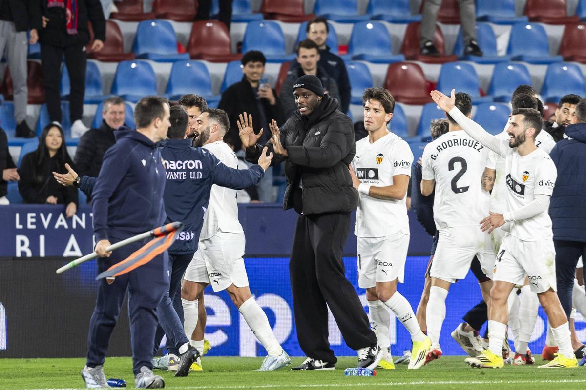 Imágenes de la tangana final del derbi Levante UD - Valencia CF