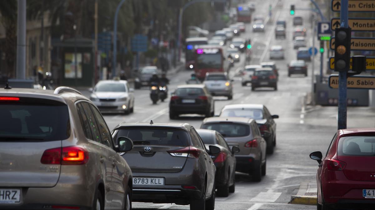 Tráfico en la avenida de Alfonso el Sabio, en una imagen de archivo