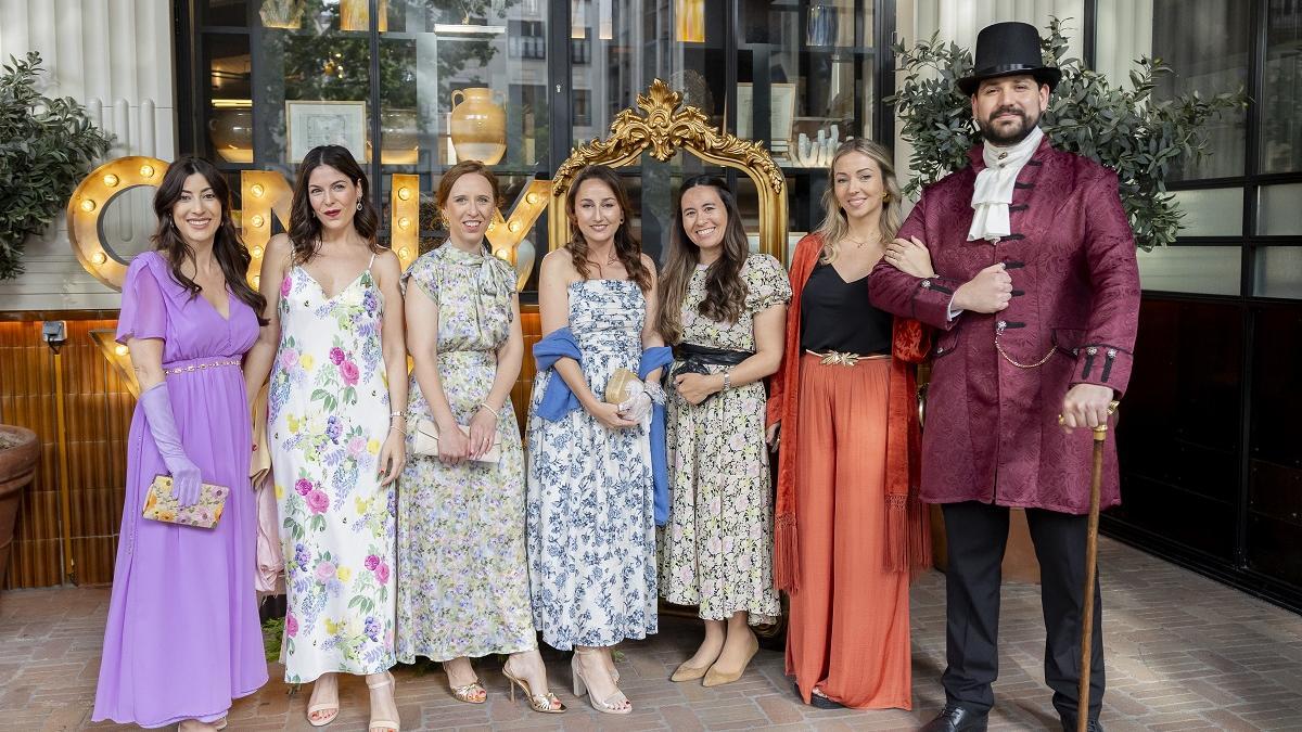 Laura Jorge, Andrea Marí, Ángeles Martí, Carmen Hernández, Rousse y Elena Llorens.