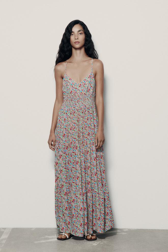 Vestido de flores largo con detalle de elásticos de Zara
