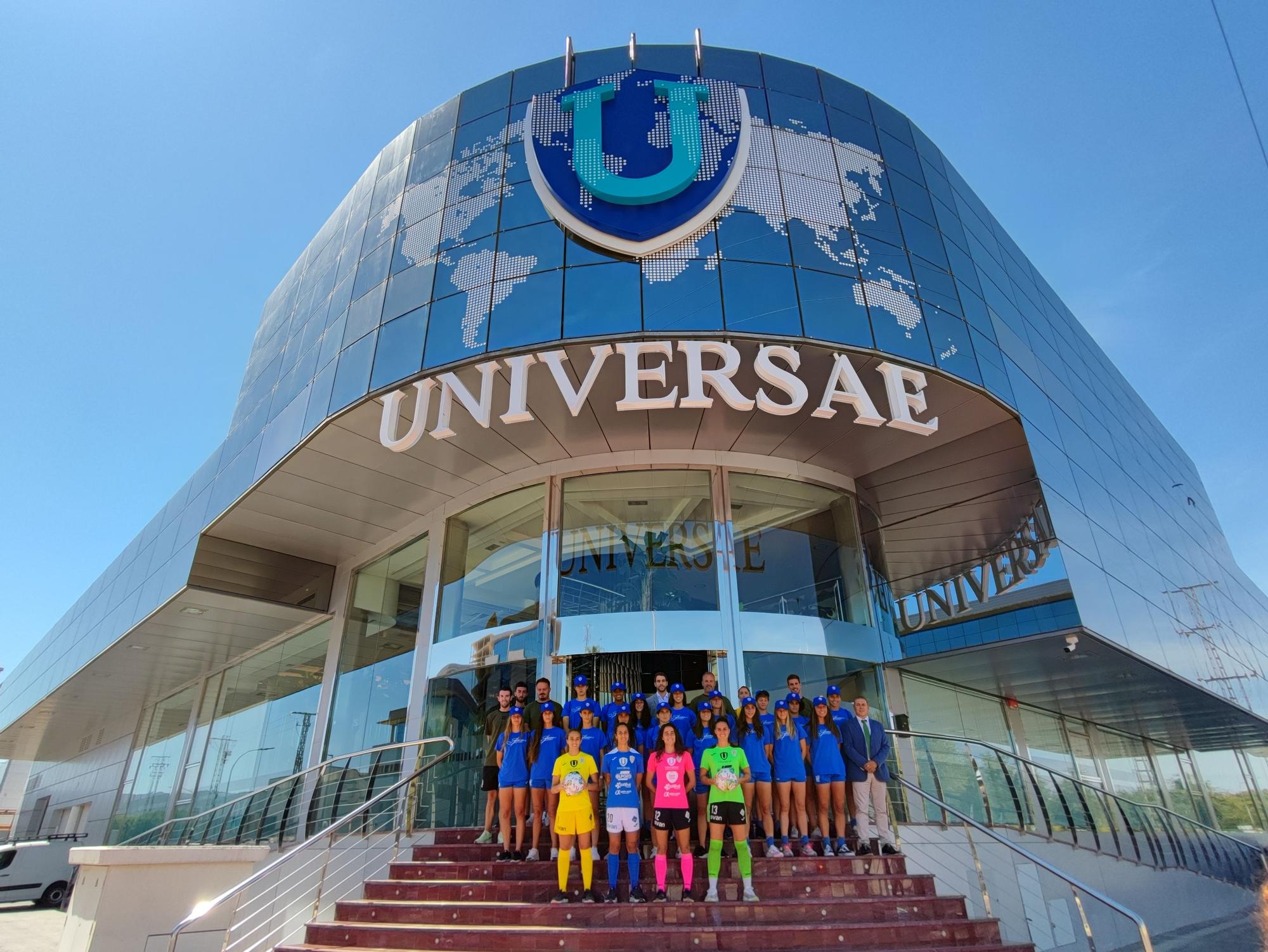 el Alhama Féminas se ha ganado a pulso la oportunidad de competir este año de tú a tú con los mejores equipos de fútbol de España