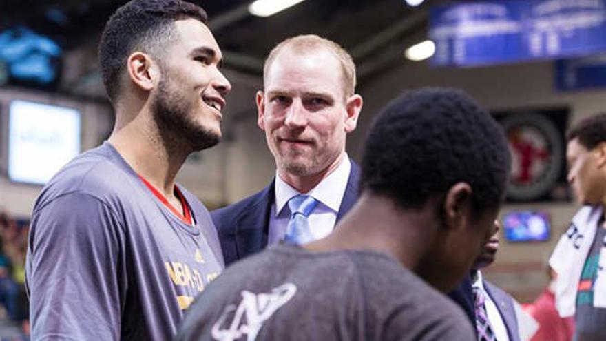 Moran en el banquillo de los Red Claws de Maine.