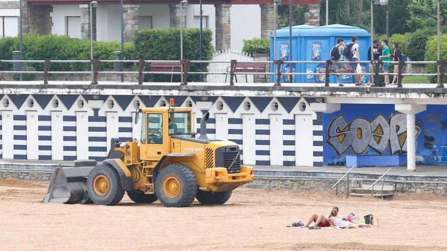 Movimientos de arena para el verano en Luanco