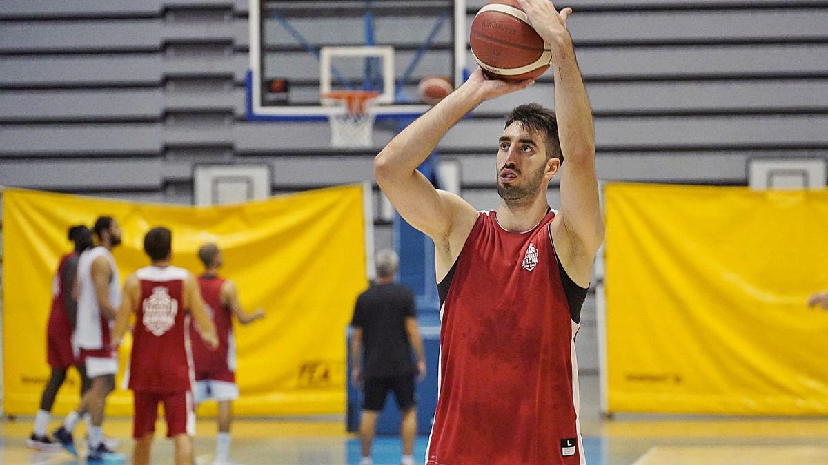 Èric Vila, en un entrenament a Fontajau amb el Bàsquet Girona