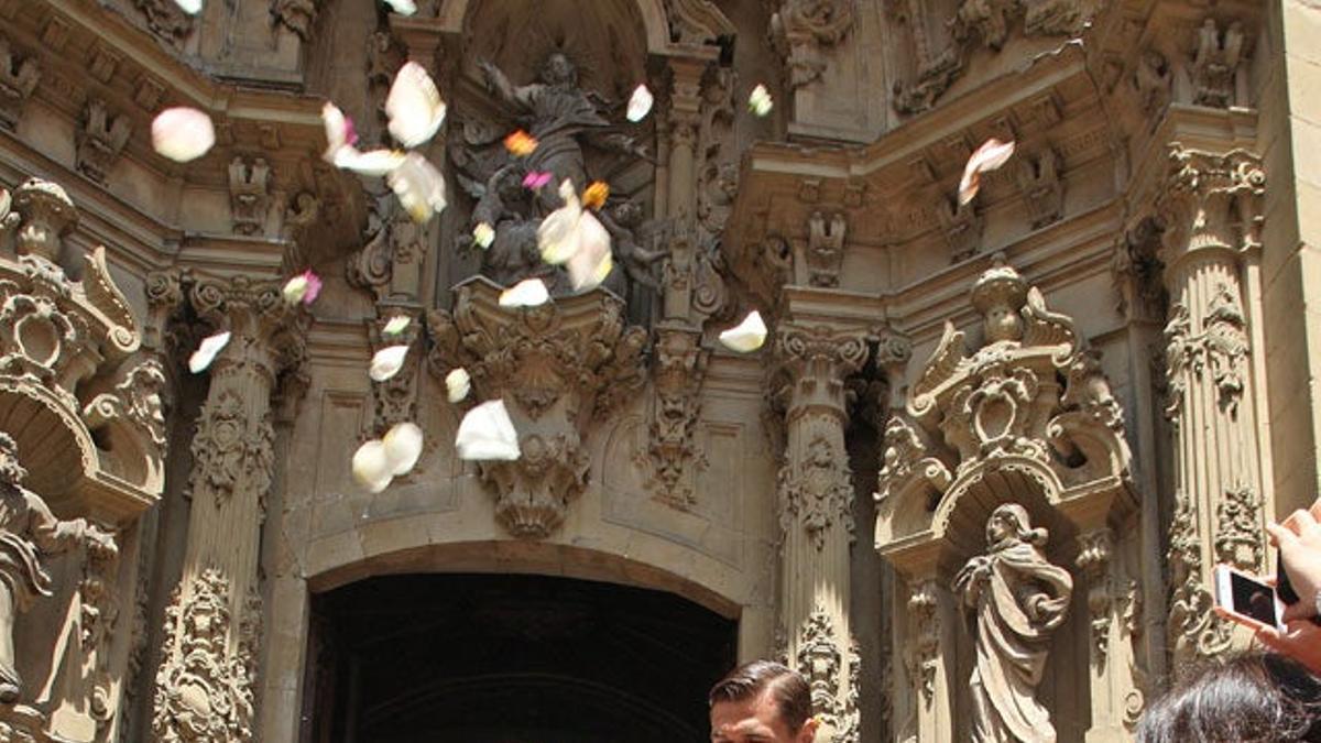 Fernando Llorente y María Lorente a la salida de la iglesia de Santa María del Coro