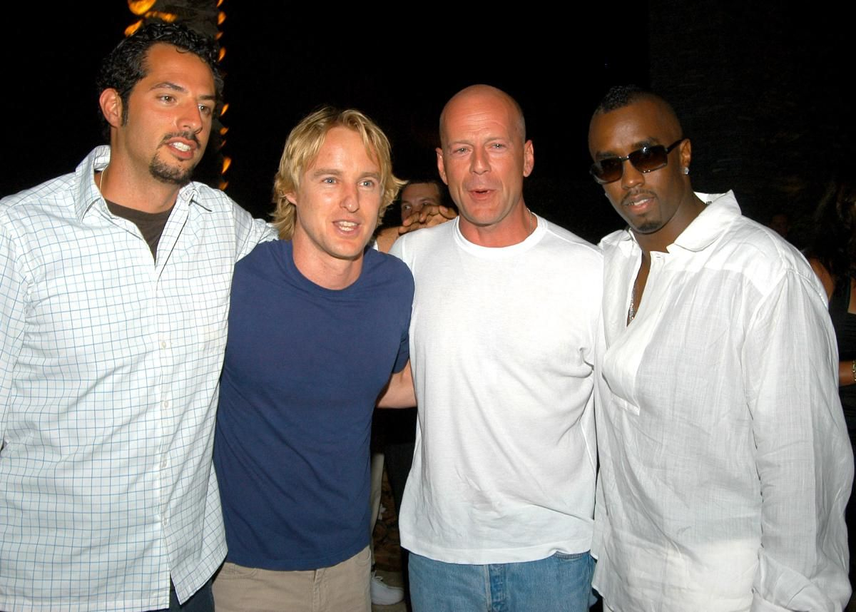 Diddy con actores famosos en su fiesta, entre ellos, Bruce Willis