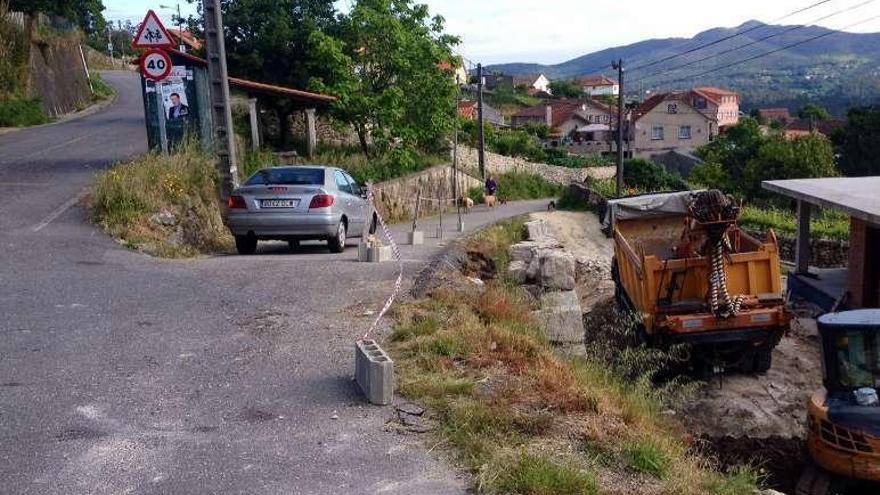 Ensanche del vial de acceso al núcleo de Taboadelo