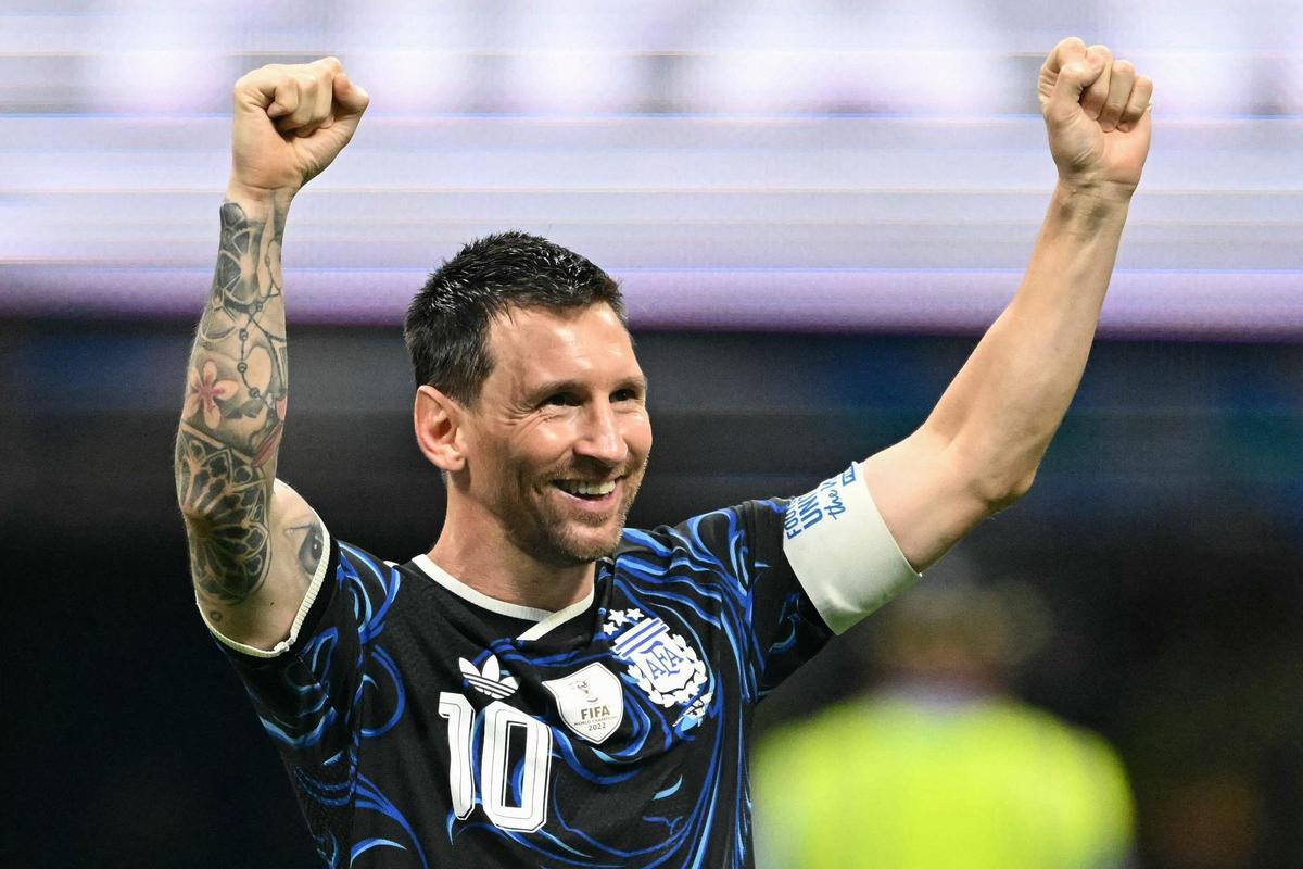 Messi celebra tras ganar el partido de semifinales del Mundial de 2026 entre Inglaterra y Argentina, disputado en el estadio de Atlanta, en Atlanta. Messi celebra tras ganar el partido de semifinales del Mundial de 2026 entre Inglaterra y Argentina, disputado en el estadio de Atlanta, en Atlanta.