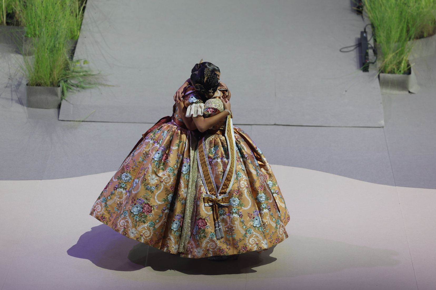 Berta Peiró y Lucía García dicen adiós a su año como falleras mayores de València 2025