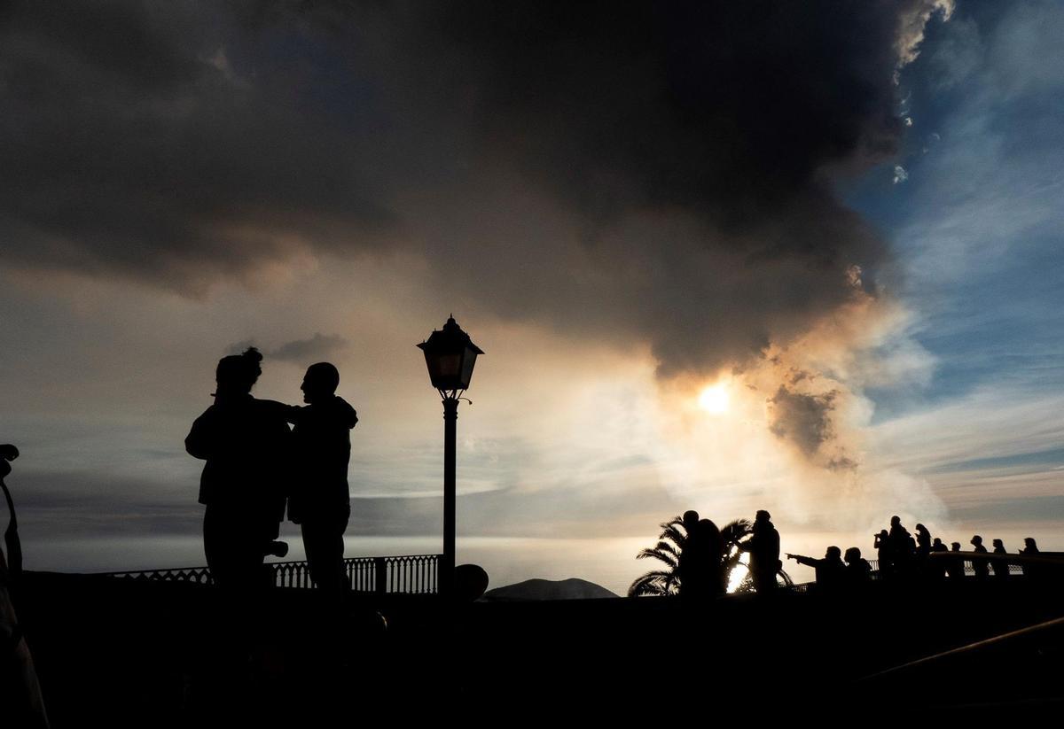 El volcà de La Palma registra explosions «fortes i continuades»