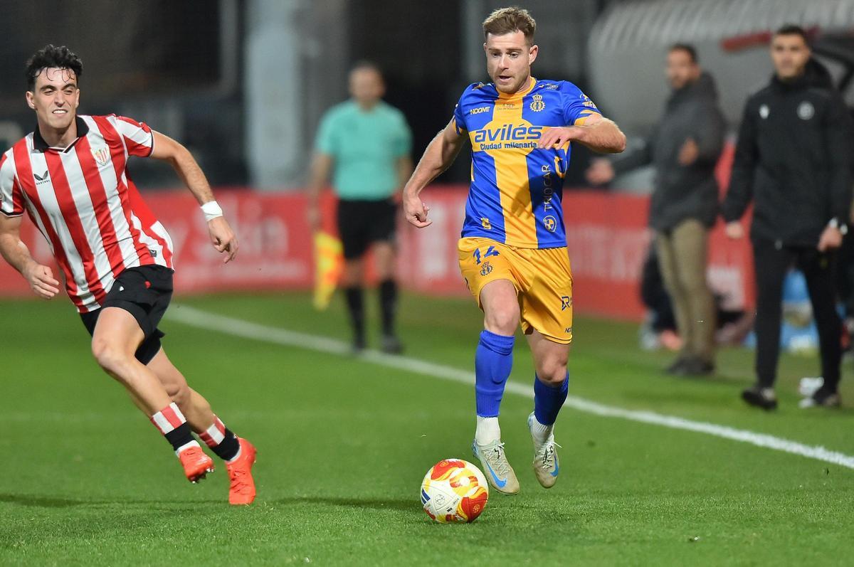 Imágenes del encuentro ente el Bilbao Athletic y el Real Avilés