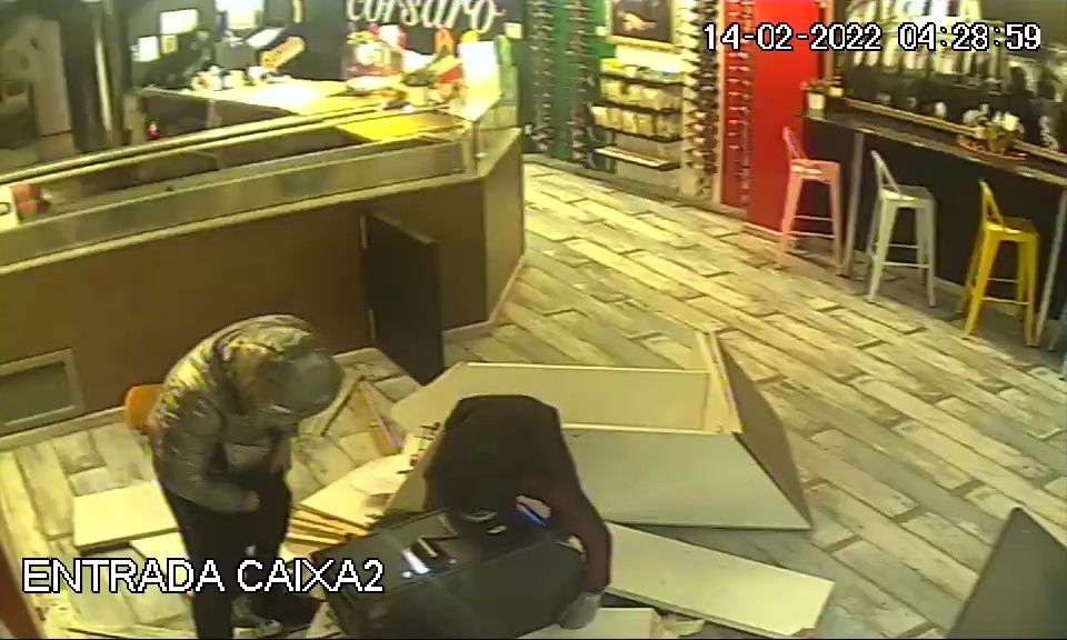 Entren a robar tres cops en 40 dies a una cadena de pizzeries