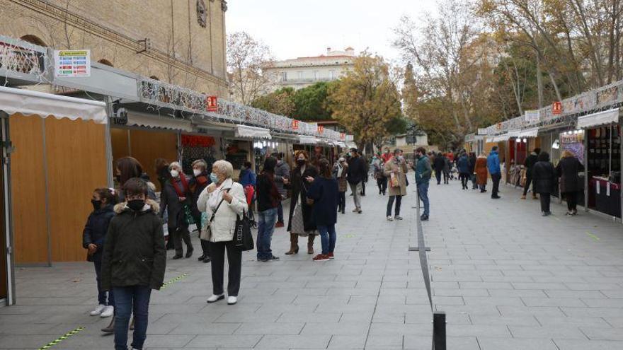 El mercadillo navideño de Zaragoza mantiene el tirón gracias a su oferta artesanal