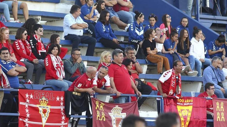 Medio centenar de aficionados en Marbella