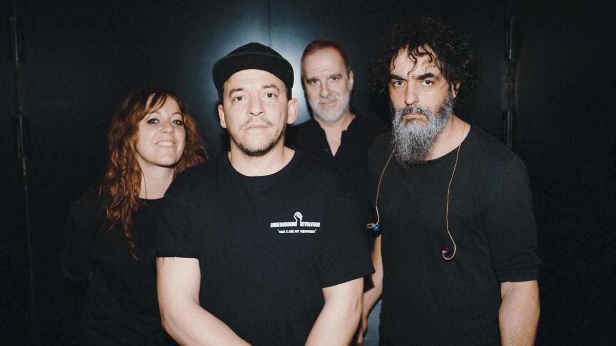 Sevi, Anna Dobon, Carlos Pauls y Leny Orzáez conforman la banda castellonense Annacrusa