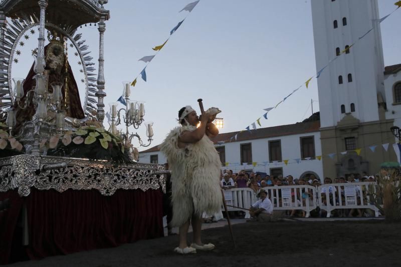 Representación del hallazgo de la Virgen de Candelaria por los guanches 2016