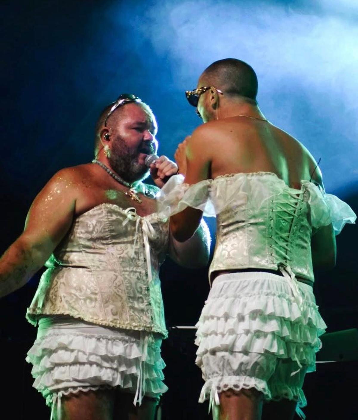 En Xaby i el Raffaele durant una actuació