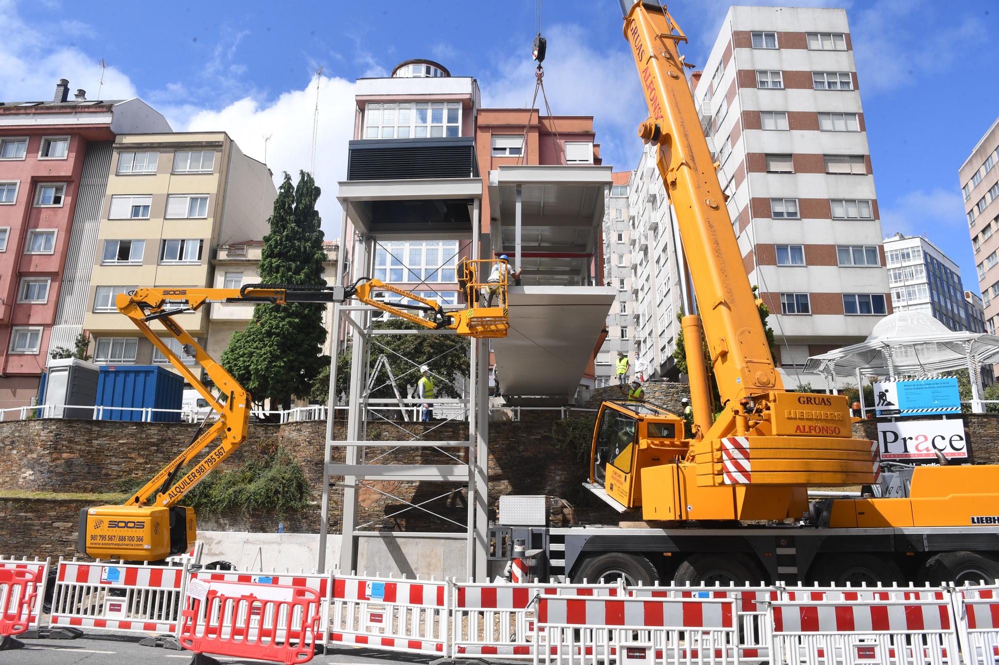 La estructura del ascensor de Os Castros, instalada