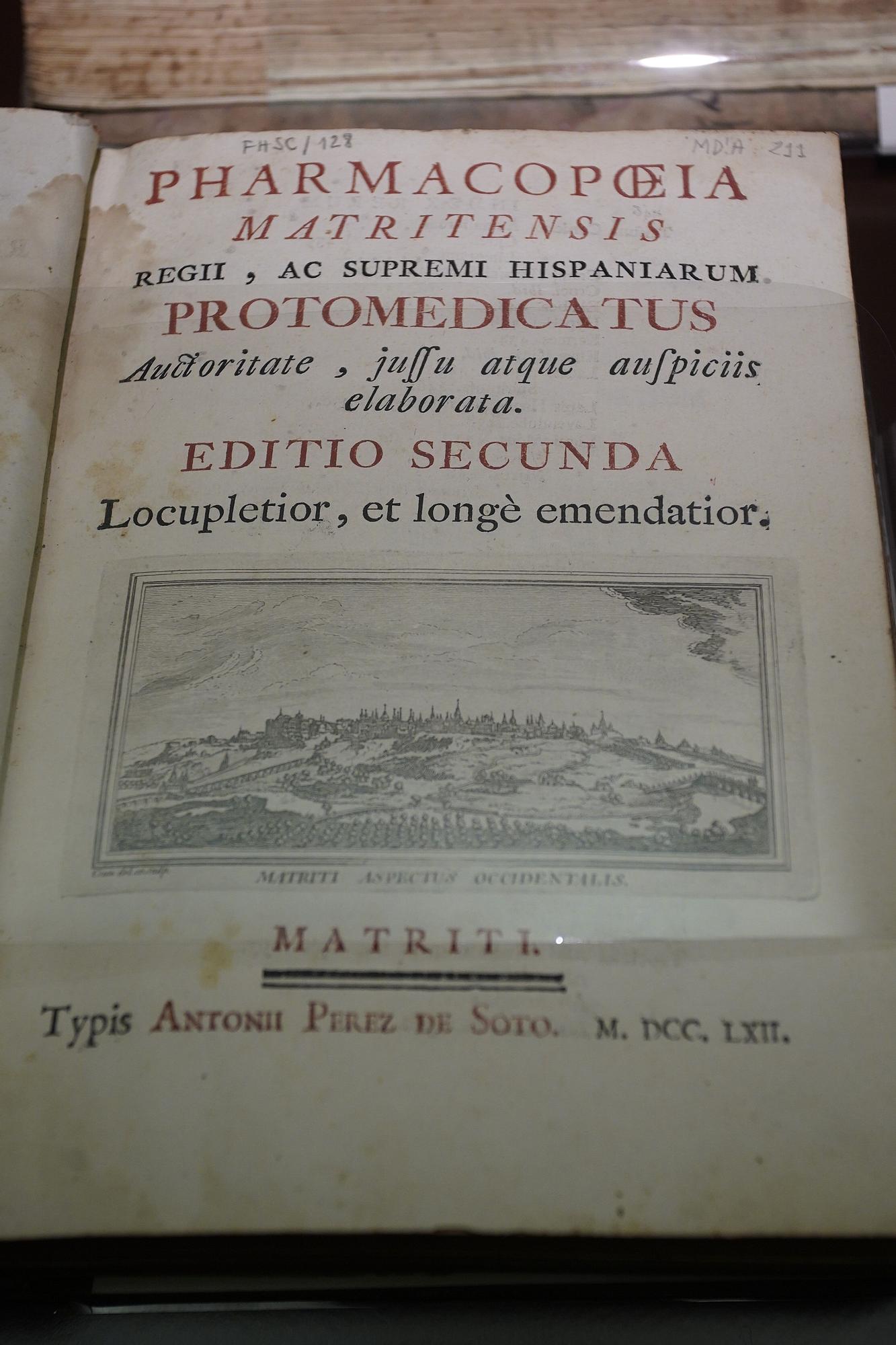 Recuperen 162 llibres de l'antiga farmàcia del Santa Caterina