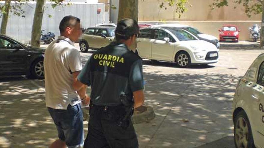 A prisión por asaltar una peluquería y encerrar a su dueña en un cuarto