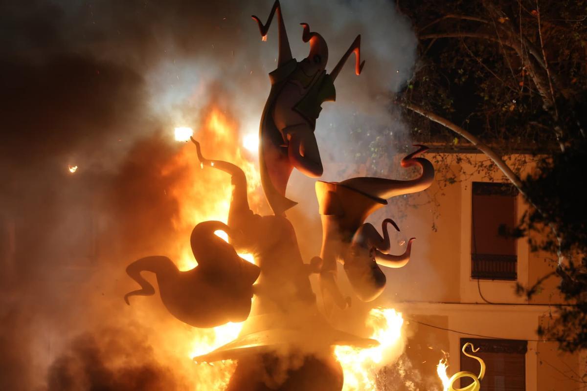 La falla Espanyoleto ha sido la primera en arder de Especial.