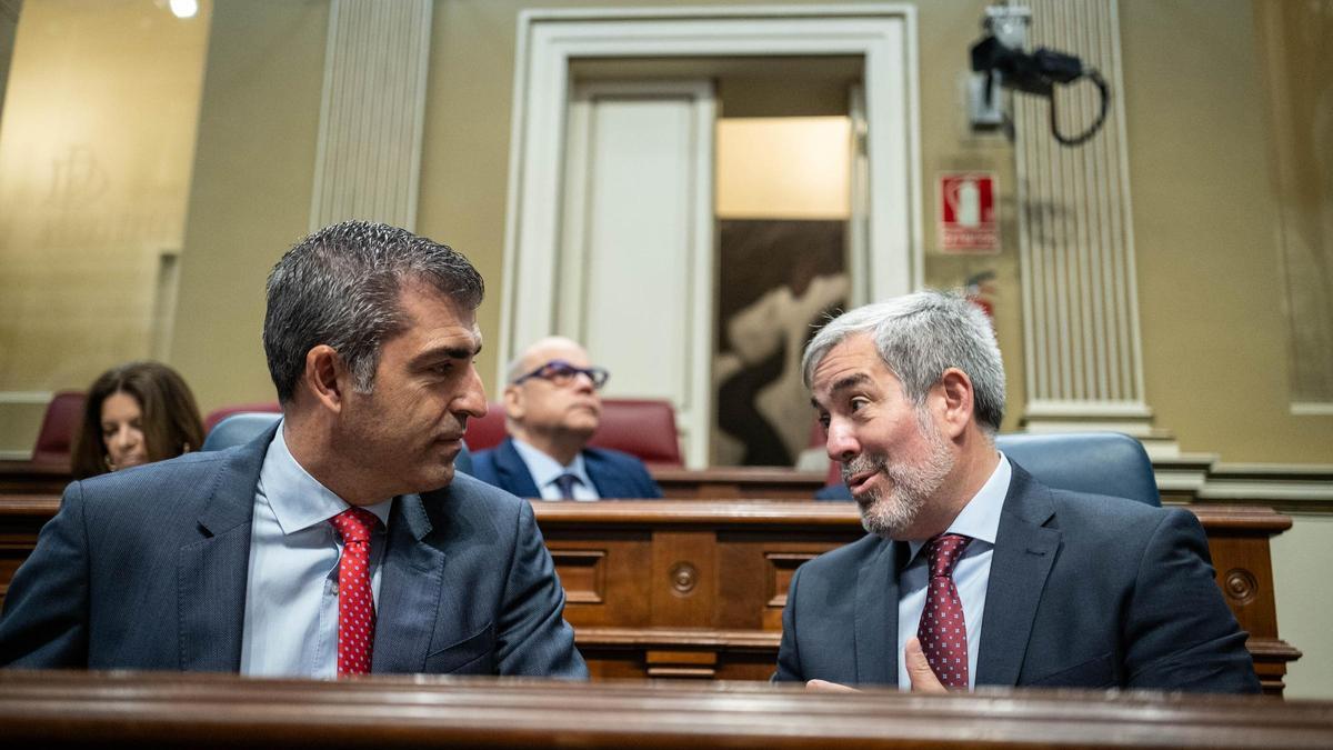 Manuel Domínguez y Fernando Clavijo, este miércoles en el Debate del estado de la nacionalidad.