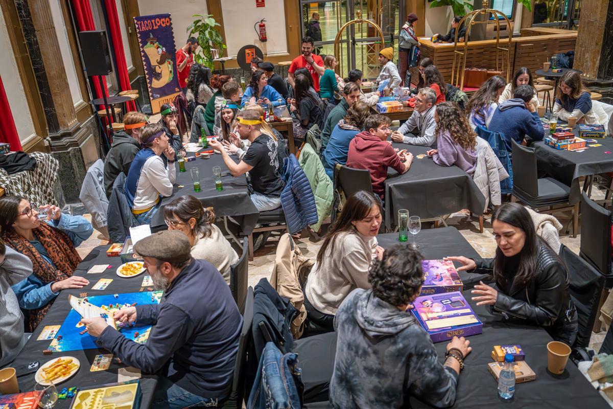 Algunas de las mesas de juego del evento.