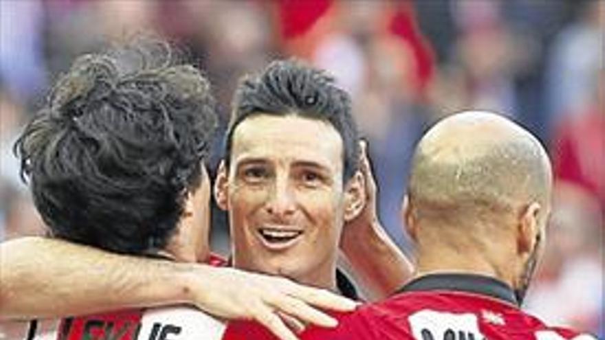 Aduriz guía al Athletic ante un Eibar muy frágil atrás