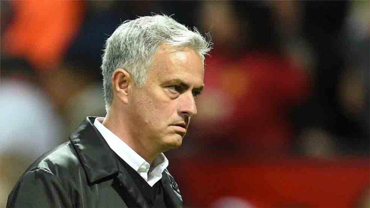 Mourinho respondió a las críticas con papeles