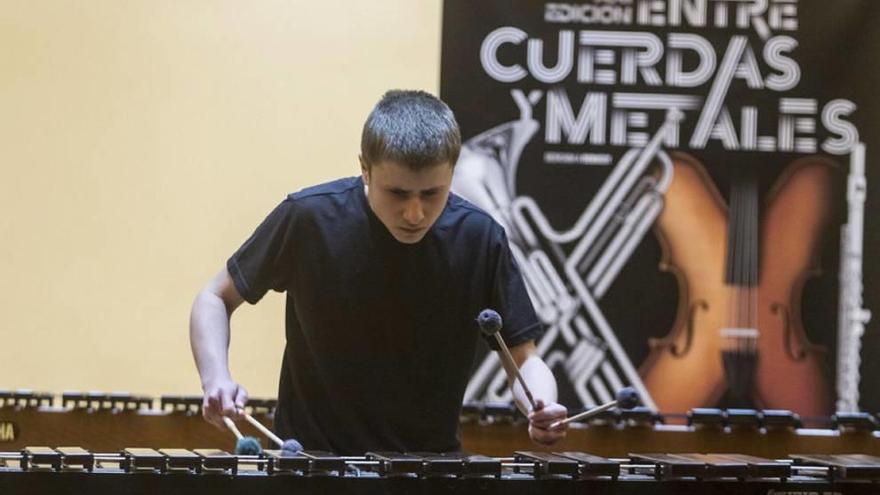 Miguel Llorente, primer premio en percusión, tocará con su marimba.