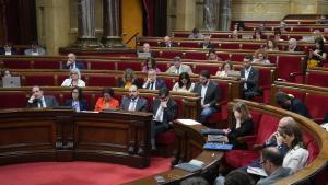 Diputados durante una sesión plenaria en el Parlament de Catalunya