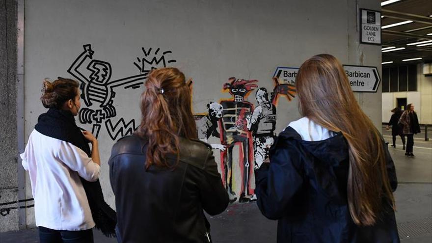 Banksy pinta dos murales en Londres