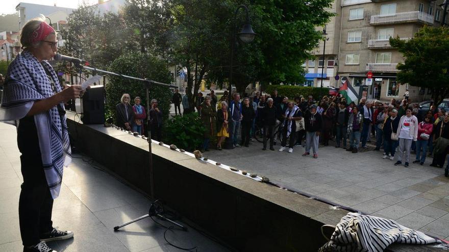 Más de 200 personas claman en Cangas por Gaza y en apoyo al vecino Benito González retenido por Israel con la Flotilla
