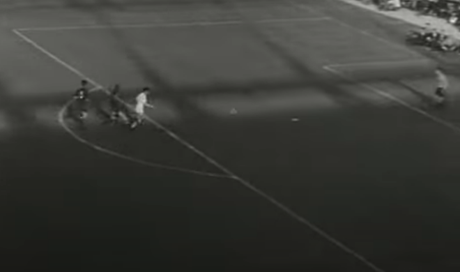 Final Copa de Europa 1957 (vs Juventus): Penalti sobre Mateos por falta fuera del área