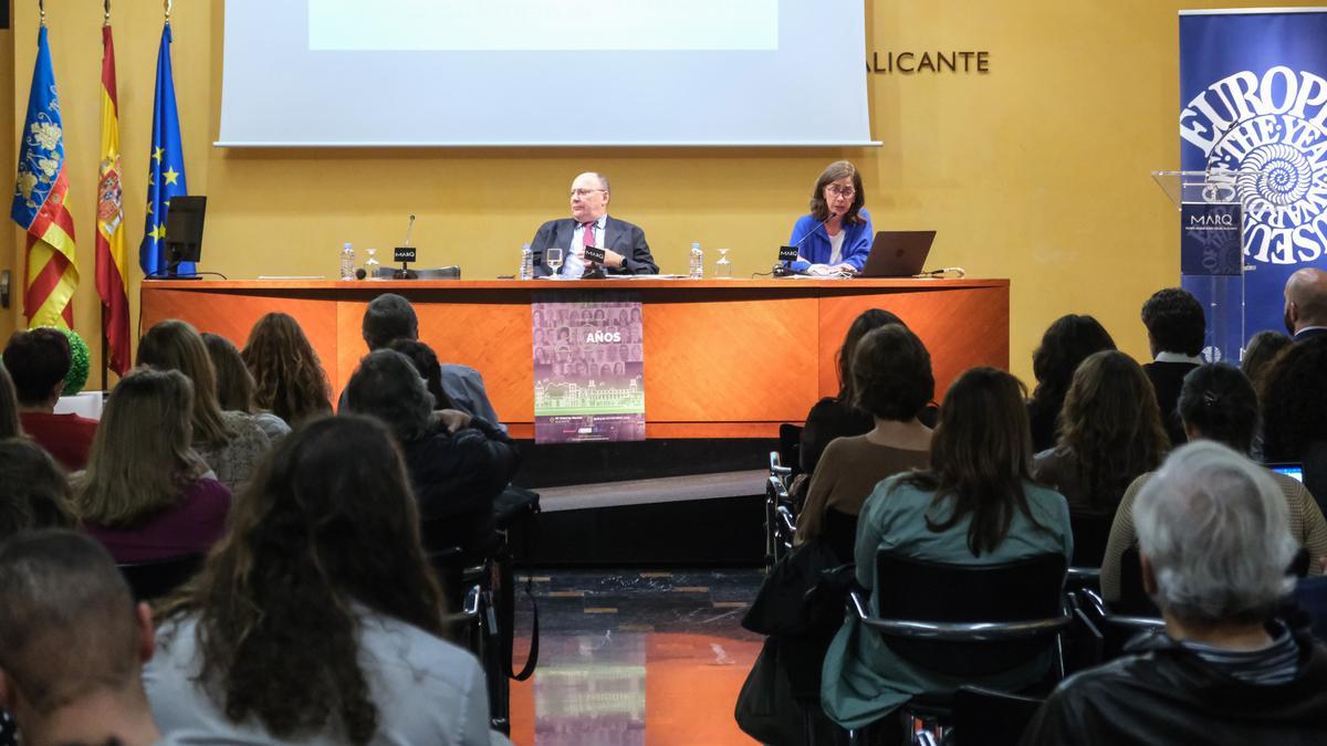Un momento de la asamblea de Foro Judicial Independiente celebrada en Alicante.