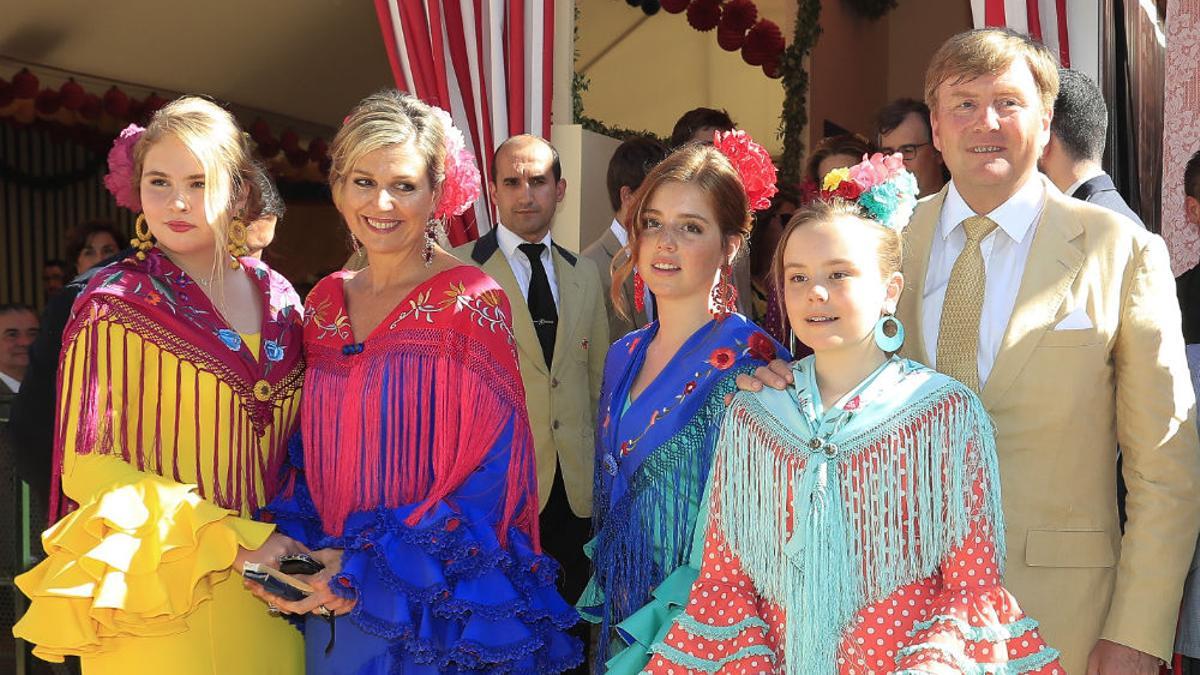 La familia real holandesa posando al completo en su visita a la Feria de Abril de Sevilla