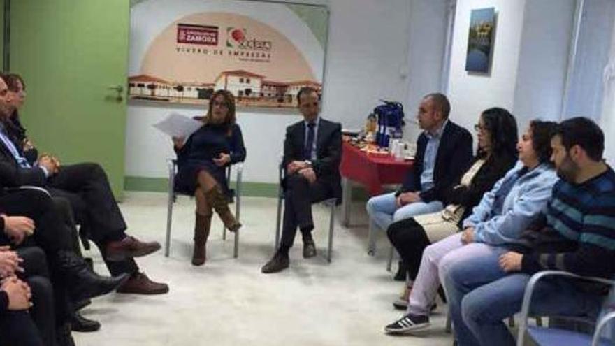 Martín Pozo y Prieto Calderón, con viveristas.